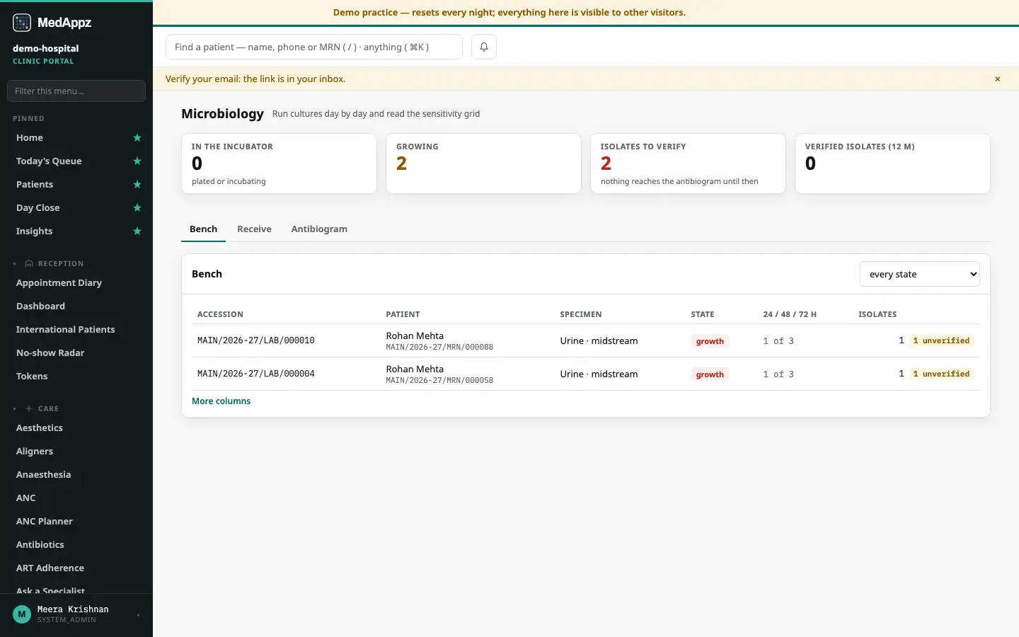 MicroBench — Microbiology — Run cultures day by day and read the sensitivity grid